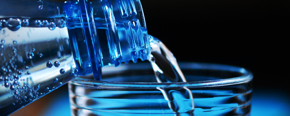 advantages and disadvantages of bottled water